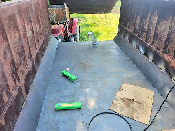 Overall view of the new welded trailer floor.